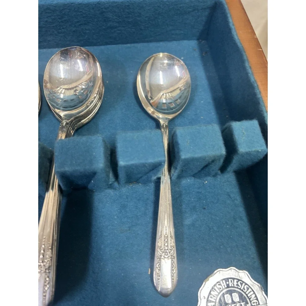VTG WM. Rogers‎ Mfg Co. Extra Plate 37 Piece Silverware Set in Box